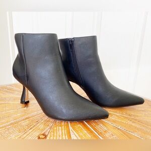 NWT Size 7 Shoe Dazzle Black Faux Leather Ankle Booties